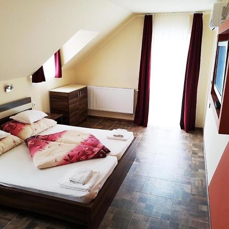 Bed and Breakfast Borostyan Panzio Balatonfuered Экстерьер фото