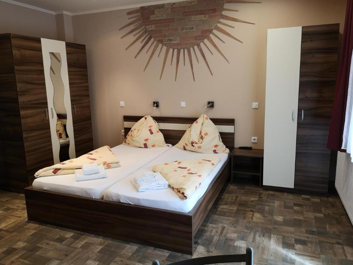 Bed and Breakfast Borostyan Panzio Balatonfuered Экстерьер фото
