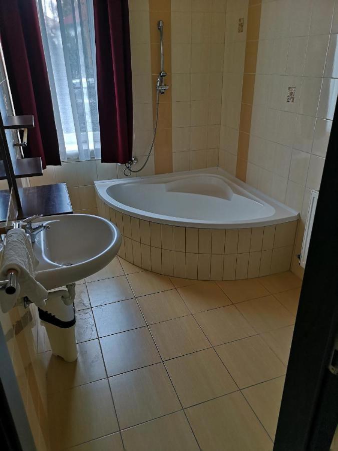Bed and Breakfast Borostyan Panzio Balatonfuered Экстерьер фото