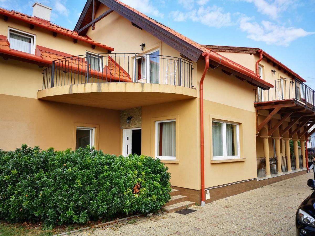 Bed and Breakfast Borostyan Panzio Balatonfuered Экстерьер фото